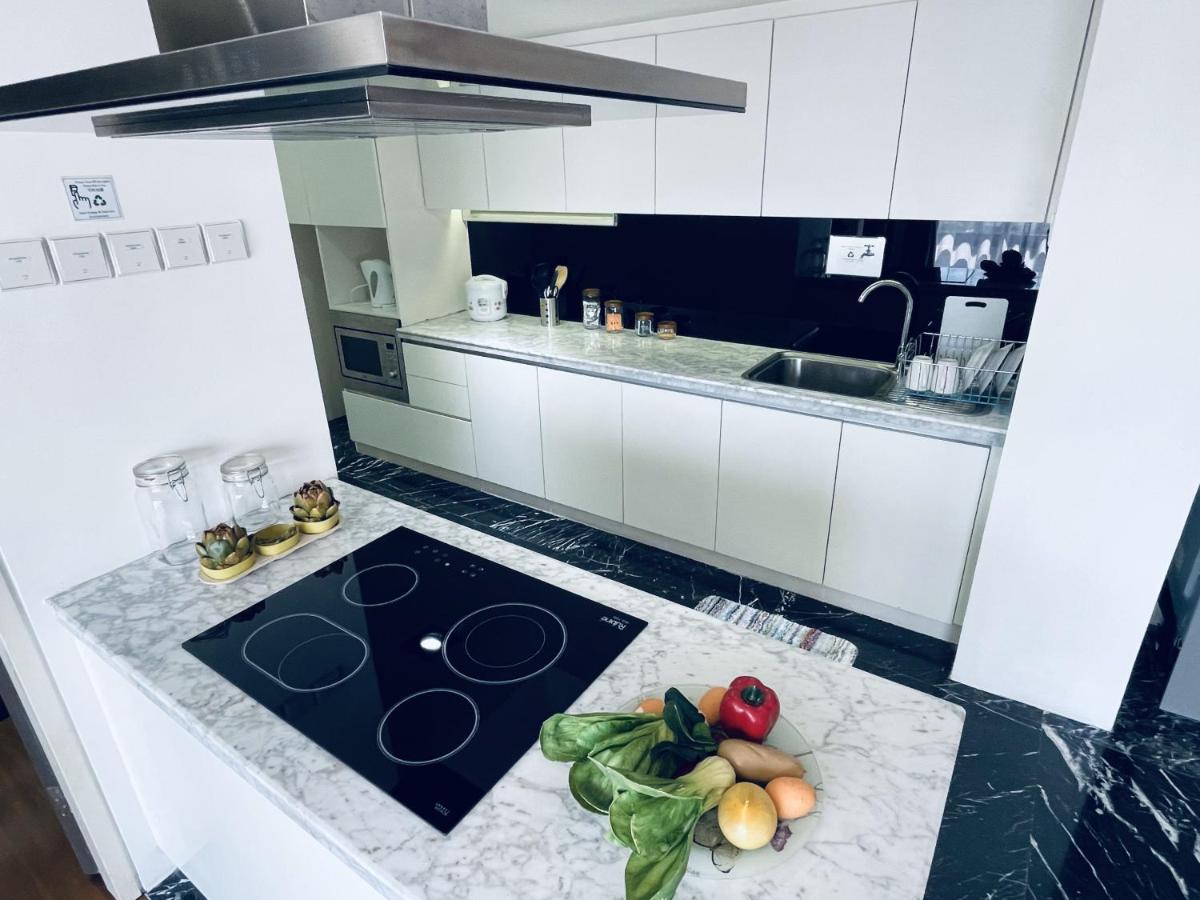 B.Suites 21 Kota Kinabalu Bagian luar foto